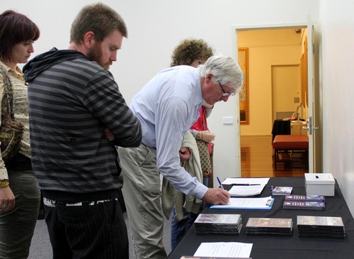 People sign petition calling for an end to organ harvesting after watching the documentary.