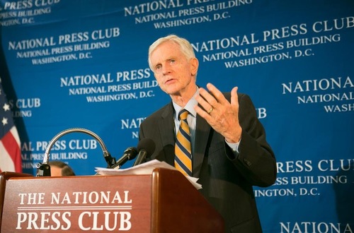 cf0b382d17dbe29acaf632ce0baad62e David Kilgour, former Canadian Secretary of State for Asia-Pacific, led a press conference on the release of their new report at the National Press Club on June 22.