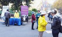 Falun Gong practitioners in Sydney hold activities in Hyde Park.