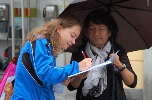 A passerby signs the petition opposing the persecution.