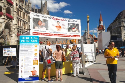 defcdb1203431a51713ea6009b225c89 Falun Gong booth at Marienplatz in Munich, Germany, August 13