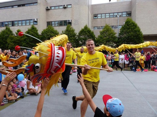 Dragon dance performed by Western practitioners.