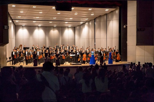 Standing ovation at the Shen Yun Symphony Orchestra concert on September 27 in Yunlin, Taiwan