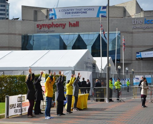 af813d329a07a8d6add4049a5273aac7 Falun Gong activities outside Birmingham’s Conservative Party Conference 2016.