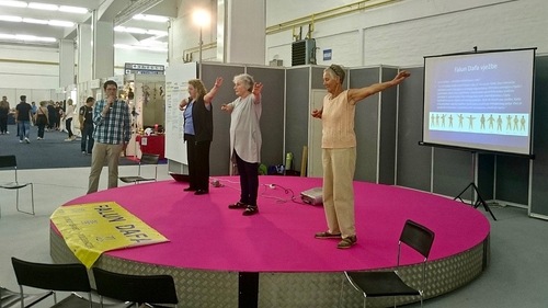 e5c0e4afc6e231e8c24f7d30badba016 Practitioners demonstrate the exercises.