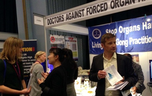 Doctors Against Forced Organ Harvesting (DAFOH) hold a booth at Medical Days 2016 in Denmark.