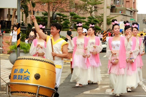 Falun Dafa practitioners attended in Fun Guandu Festival in Taipei on October 29, 2016.