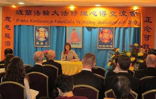 Practitioners share their cultivation experiences at the Falun Dafa Sharing Experience Conference in Warsaw, Poland.