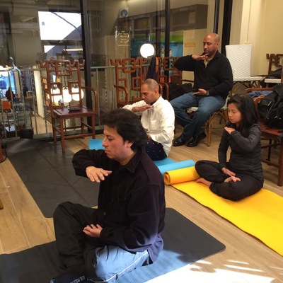 fed158b21ec413d3f7d8b348786eab14 Participants learing the meditation exercises at the 18th Falun Dafa Seminar in Manhattan which was held at Tianti Books from November 12 to November 20, 2016.