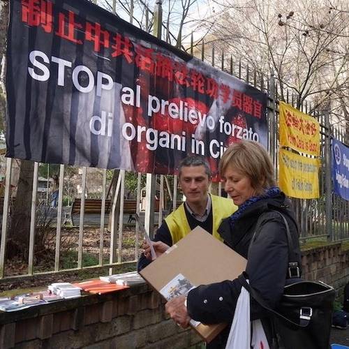 9f5a749f45ffb49a8d83dac672afdd4a A woman from Austria wishes to learn Falun Gong.