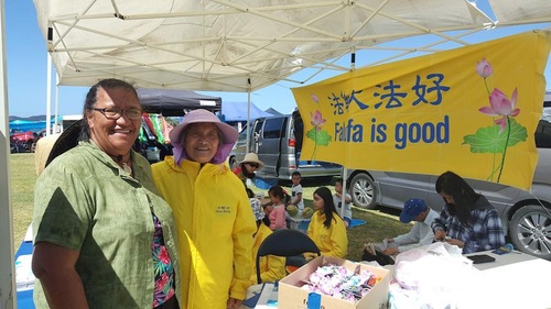 f9e07e486e5a1b96336abe18ba23b834 Robin York, a Maori woman, said her late husband was half Chinese, and she likes Chinese culture. She said that the persecution is unacceptable, and she will tell her friends about it.