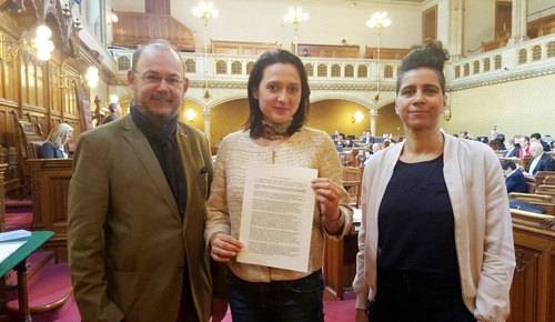 d6bc98e6dcb112aaa54e782053edba7c Councilor Gudrun Kugler (middle) is one of the sponsors of the resolution.