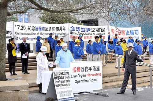 711fb1ea9786ea80e04954ba5fa36b63 Falun Gong practitioners in Auckland on July 20, 2017.