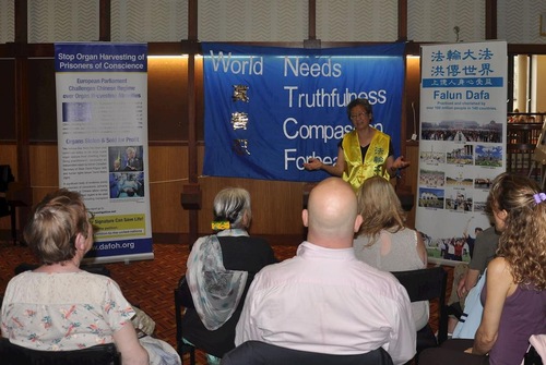 Practitioners discussing the practice and sharing their experiences with the audience in Glasgow, Scottland.