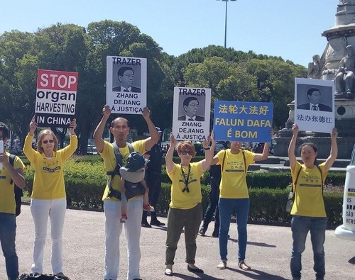 Practitioners protest in front of the Belém Palace in Lisbon.