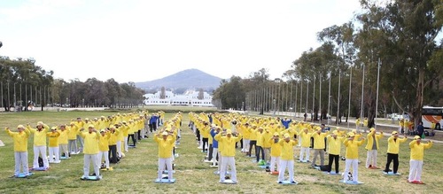 93b5f0e9e7e8c8f62d6e873dd5380985 Rally of Falun Gong practitioners in front of Parliament Building on September 11-12, 2017.
