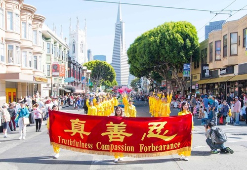 5adcbad698fd99c9eecaa493b8f01858 Practitioners demonstrate the Falun Dafa exercises at the 149th Italian Heritage Parade in San Francisco on October 8, 2017.