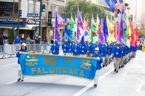 The Falun Dafa Flag Team marching at the Veterans Day Parade in Manhattan.