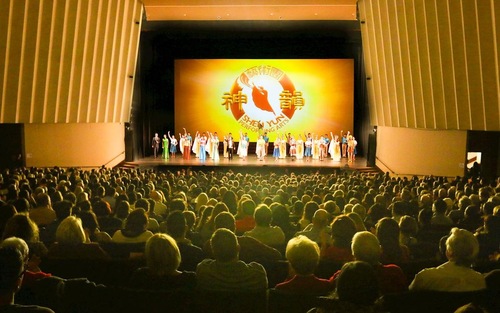 Shen Yun International Company curtain call at the William Saroyan Theatre in Fresno, CA, December 26, 2017. Both performances on December 26 and 27 played to full houses.