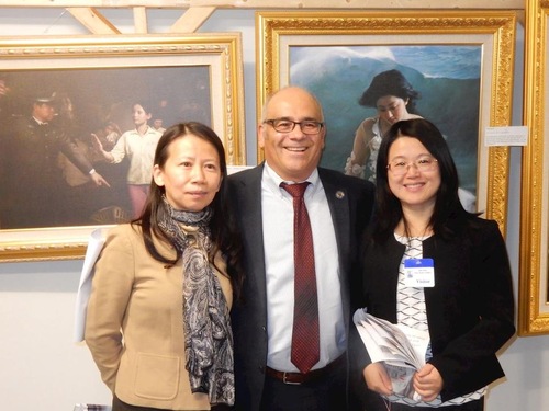 Assemblyman Reed Gusciora (middle) with Falun Gong practitioners.