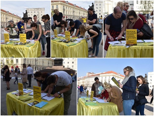 Signature collection in Warsaw calls for an end to the persecution of Falun Gong.