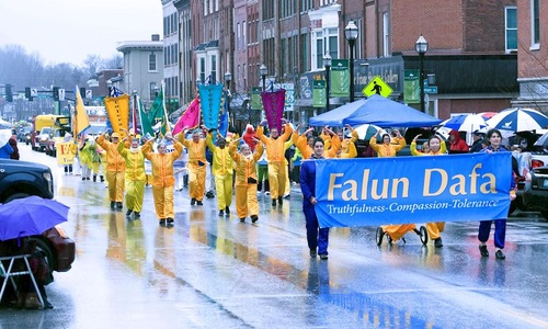 Falun Gong practitioners in the Vermont Maple Festival Parade.