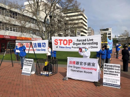 Falun Gong practitioners in Hamilton, New Zealand, re-enact tortures used in the persecution of Falun Gong in China.