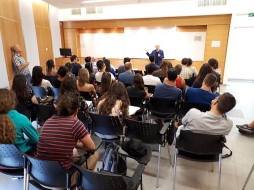 Medical students saw the film “Medical Genocide” and heard from human rights Attorney David Matas about the forced organ harvesting in China, which is carried out by the regime itself.