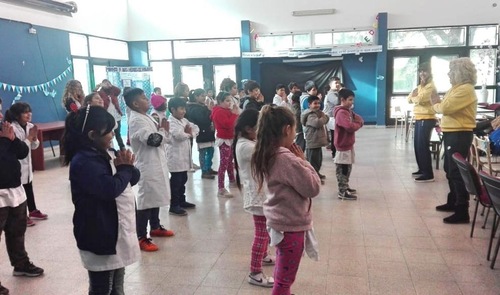 Elementary school students learn the exercises. Photos taken on July 13, 2018.