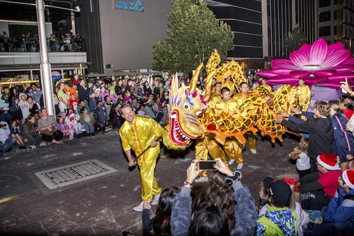 Falun Gong practitioners participate in the 2018 Perth Christmas Parade on December 1.