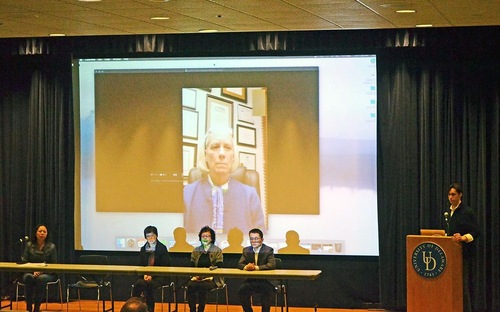 Watching the documentary “Letter from Masanjia,” screened in the Trabant University Theater at the University of Delaware on the evening of March 14. (From the right: Robert, chairman of the Falun Dafa Club, a doctoral student of Neurology; Kui Huang, Jingfang Yang, and Hong Cui, three Falun Gong practitioners who were persecuted in China; Cindy, another Falun Gong practitioner. The person onscreen is physician Ann Corson, spokesperson for the organization of Doctors Against Forced Organ Harvesting (DAFOH), who was online to answer questions from the audience).