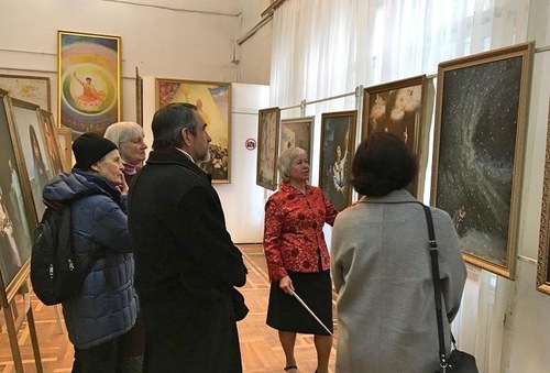 The Art of Zhen Shan Ren International Exhibition in the government office district of Kiev.