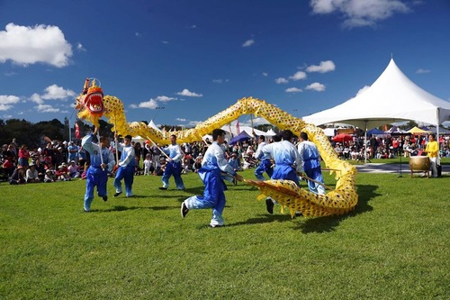f9e30e75e8abf9928378621954955fa5 Dragon dance by Falun Gong practitioners.