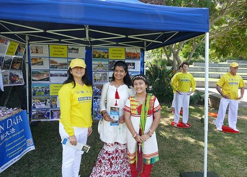Visitors at the multicultural festival express their support for Falun Gong.