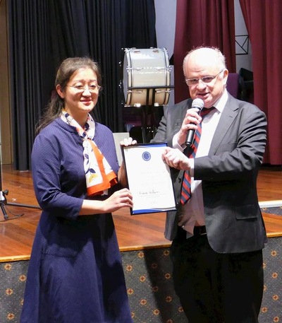 Lord Mayor Andrew Wilson of the City of Parramatta hands his letter of recognition to Dr. Zhao, Director of the Australia Falun Dafa Association.