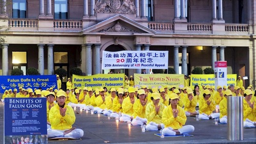 Falun Gong practitioners from Sydney meditated and peacefully protested against the ongoing persecution in China in front of the historic Customs House in downtown Sydney on April 24, 2019.