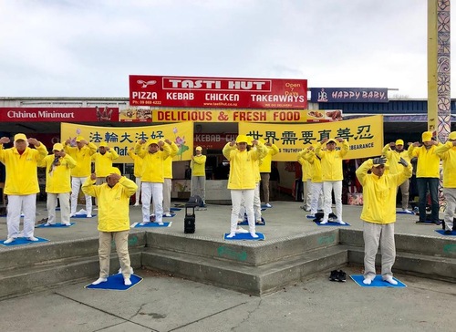 Practitioners from south Auckland held activities to introduce Falun Gong.