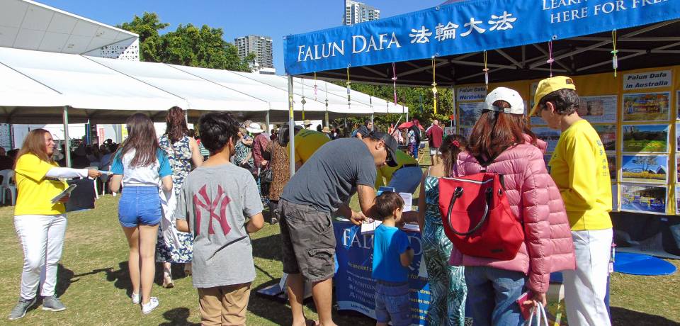 Falun Dafa stall at Gold Coast Multicultural Festival.
