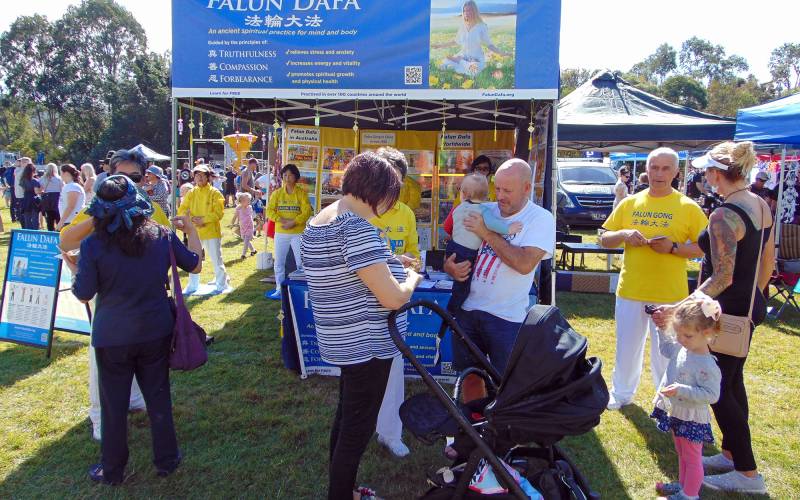 3 Falun Dafa stall Falun Dafa Stall.