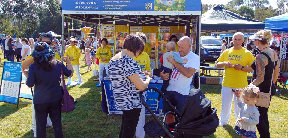 Falun Dafa Stall.
