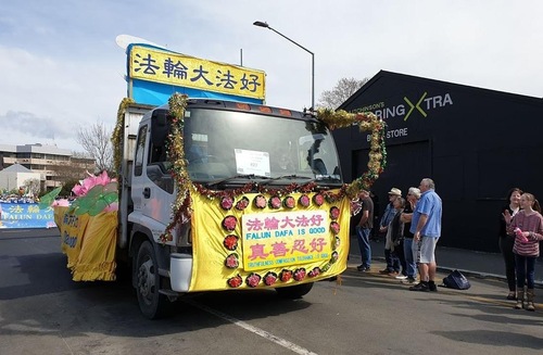 Falun Gong practitioners participated in the Hawke's Bay Harvest Parade held on September 14, 2019.