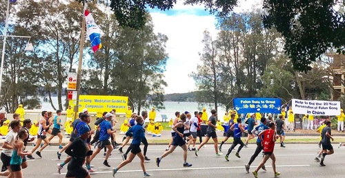 a09b4acedd61f78d9215bde0339c0c82 Falun Gong practitioners at the City to Surf marathon in Sydney, Australia.