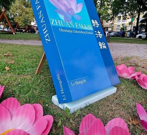 The model of Zhuan Falun in Croatian.