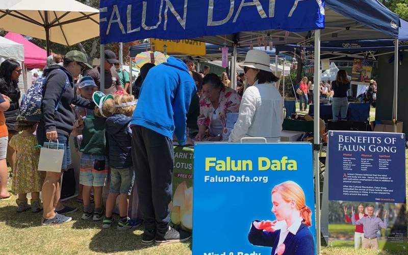 Capture-5 The Falun Dafa stall at the 2019 Viva La Gong celebrations.