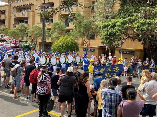 ebe91eebeed70e2946aa7a519b65930e New Zealand Falun Dafa practitioners were invited to join six parades on the weekend of December 7-8, 2019.
