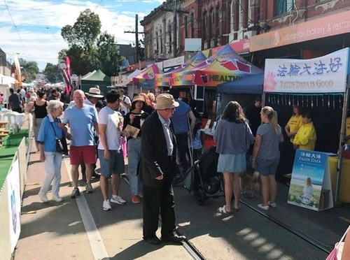 42bbeb15118282829d78d10fa7afa55c Falun Dafa practitioners at the 2020 Glenferrie Festival in Melbourne.