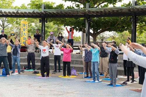Practitioners demonstrate the Falun Gong exercises at popular recreational spots in Kaohsiung City.