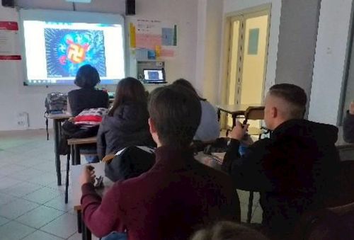 Students watch the introductory video presented by Falun Dafa at the Accademia Leonardo Italian Language School.