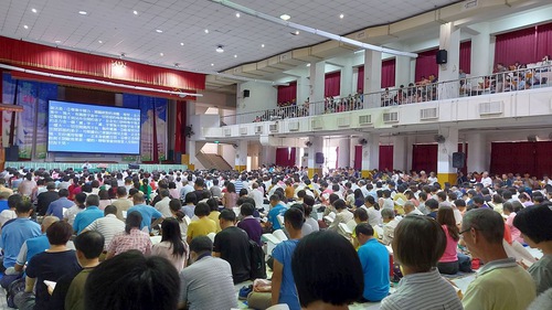 94f96fdaa72ca7731f88d69f5b5dd4c4 Practitioners study and discuss the teachings of Falun Dafa in Taichung, Taiwan, on August 9, 2020.