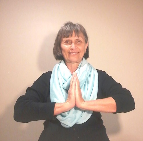 d35d29540a6b6d8ef7af31da55d2d448 Australian practitioner Maria Meyer wishes Master Li a happy Mid-Autumn Festival.